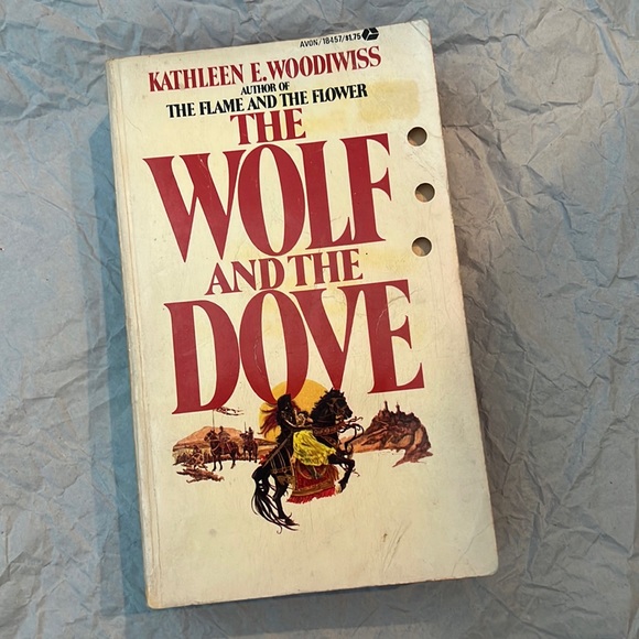⭐️FREE⭐️ The Wolf And The Dove by Kathleen Woodiwiss | Book - Picture 1 of 5